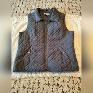 Fitted, quilted vest